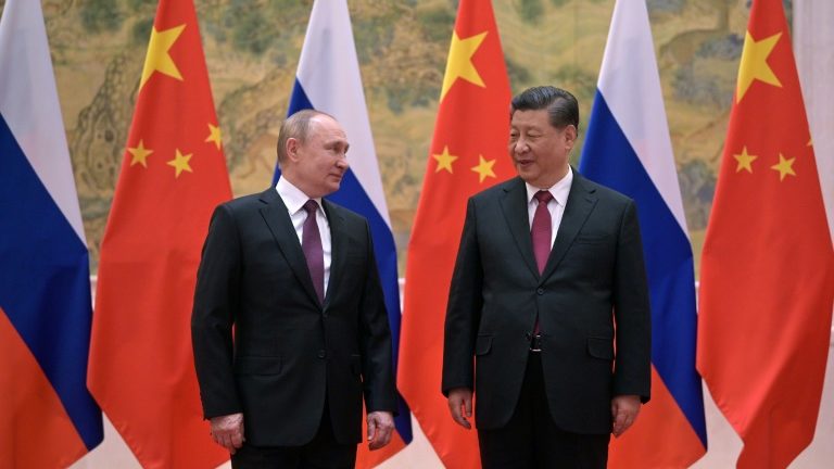 O presidente russo, Vladimir Putin, e o chinês, Xi Jinping  - Sputnik/AFP
