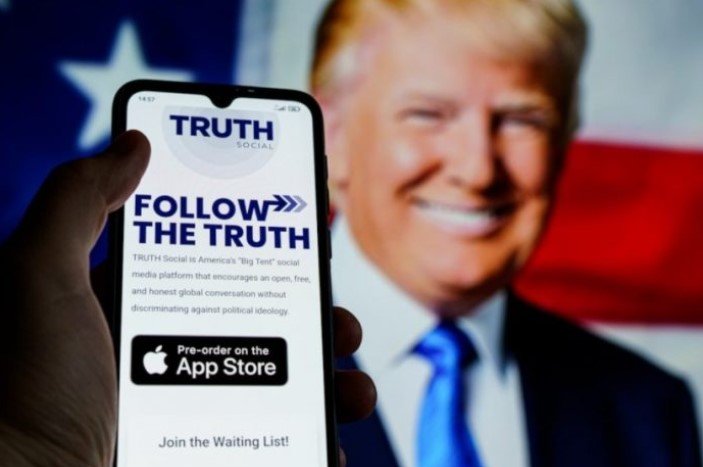 Trump lança substituto do Twitter a centenas de usuários