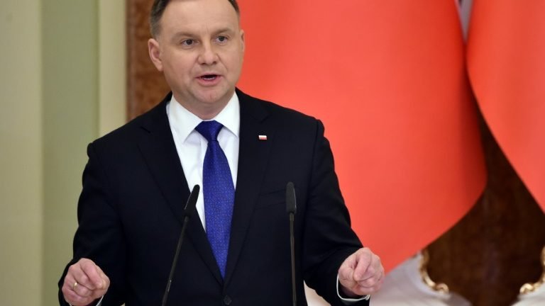 Polônia alerta para risco da Rússia recorrer a armas químicas Polônia alerta para risco da Rússia recorrer a armas químicas