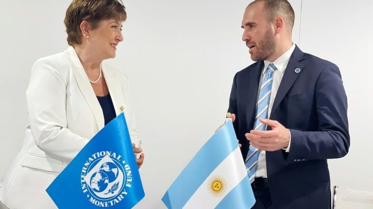 Ministro de Economia argentino considera acordo com o FMI um 'passo à frente' Ministro de Economia argentino considera acordo com o FMI um 'passo à frente'