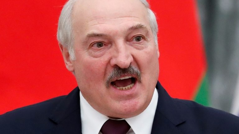 Oposição bielorrussa pede mais presidente contra Lukashenko Oposição bielorrussa pede mais presidente contra Lukashenko