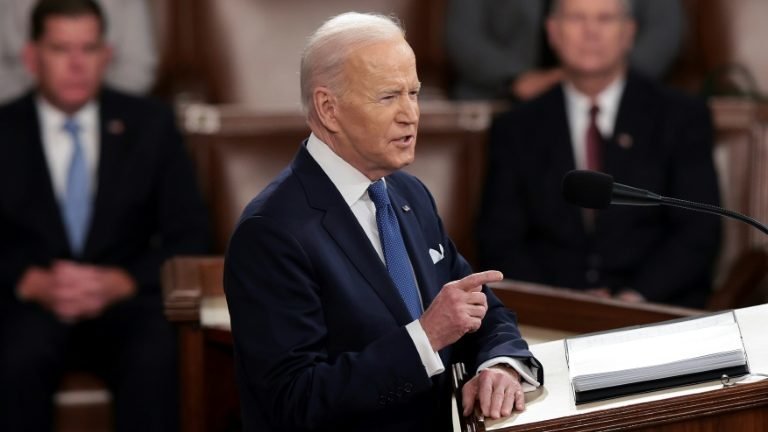 Biden critica 'ditador' Putin e invasão à Ucrânia em discurso do Estado da União Biden critica 'ditador' Putin e invasão à Ucrânia em discurso do Estado da União