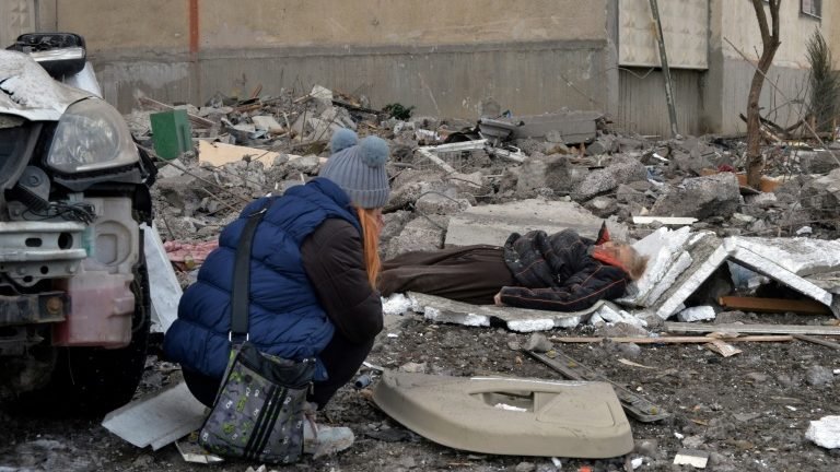 Rússia anuncia que abrirá vários corredores humanitários na Ucrânia Rússia anuncia que abrirá vários corredores humanitários na Ucrânia
