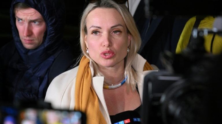 Jornalista russo antiguerra pede que pessoas denunciem ofensiva da Ucrânia Jornalista russo antiguerra pede que pessoas denunciem ofensiva da Ucrânia