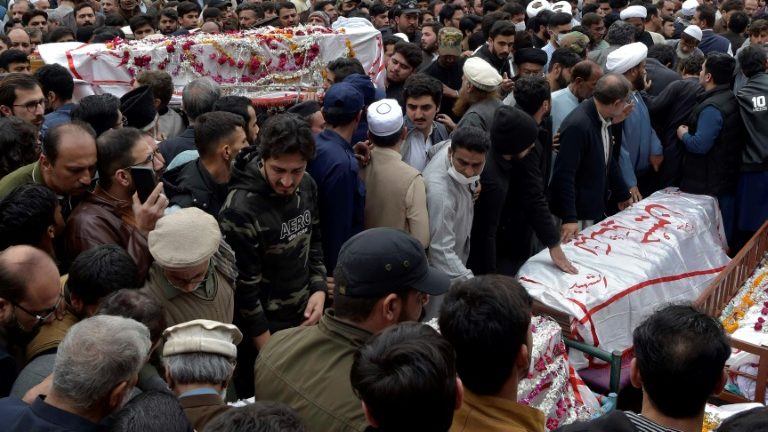 Balanço de atentado contra mesquita no Paquistão sobe para 62 mortos