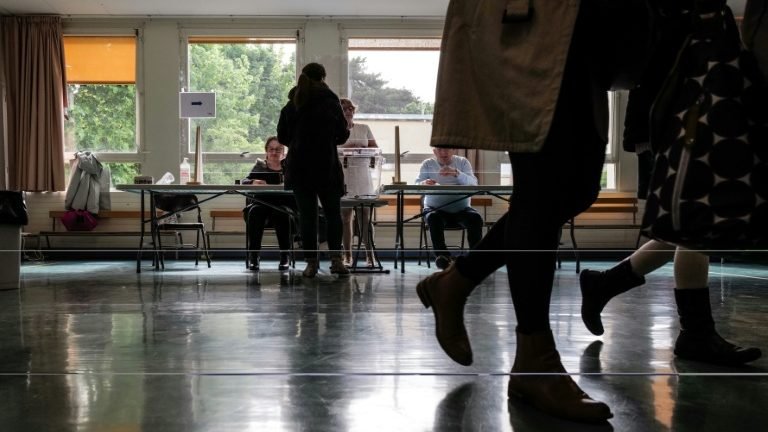 Motivados urnas, ou da França vão às nossas Motivados urnas, ou da França vão às nossas