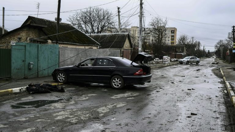 Ao menos 20 cadáveres em rua de Bucha, perto de Kiev
