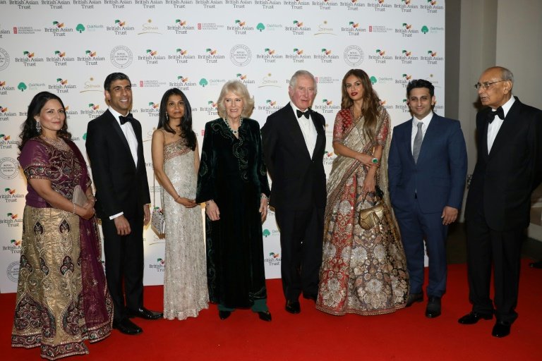 The British Economy Minister denounces the “defamation campaign” for criticizing his wife