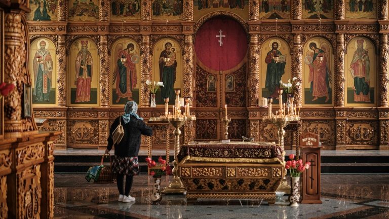 Ucrânia celebra Páscoa ortodoxa debaixo de bombas