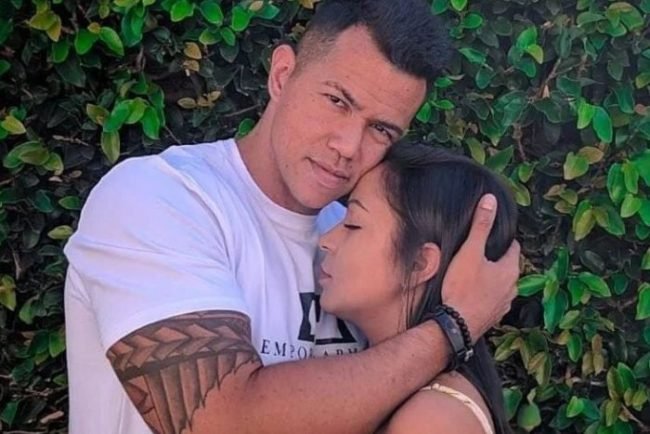 Mulher flagrada em ato sexual com morador de rua se diz "dilacerada"