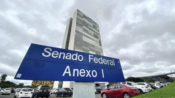 Senado aprova MP do programa de serviço voluntário Senado aprova MP do programa de serviço voluntário