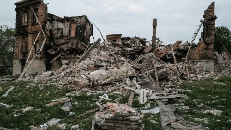 Ruínas e civis abandonados em Bilogorivka, coração da batalha pelo Donbass Ruínas e civis abandonados em Bilogorivka, coração da batalha pelo Donbass
