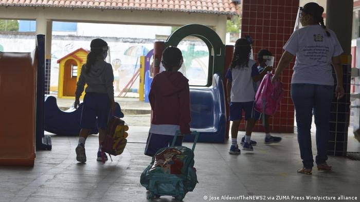 O custo da pandemia para a educação brasileira O custo da pandemia para a educação brasileira