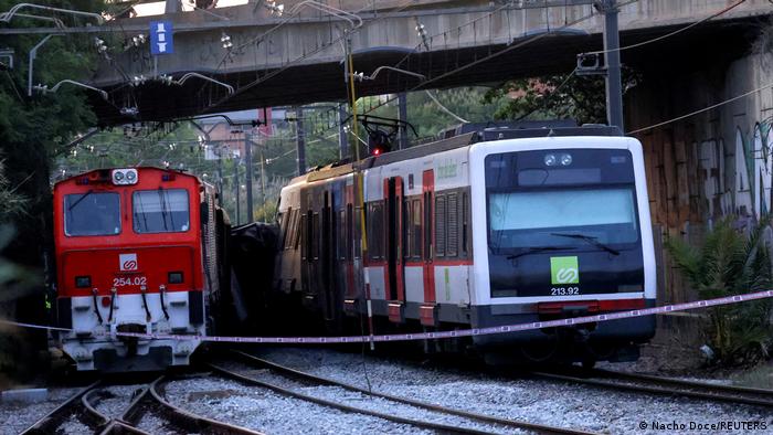 Colisão de trens perto de Barcelona deixa um morto e feridos