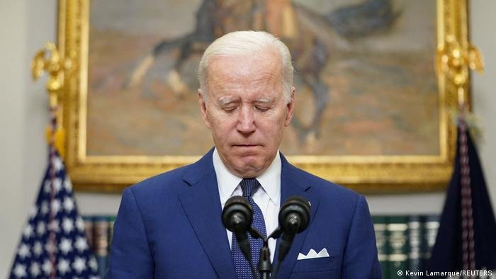 Biden: "Quando vamos enfrentar o lobby das armas?" Biden: "Quando vamos enfrentar o lobby das armas?"