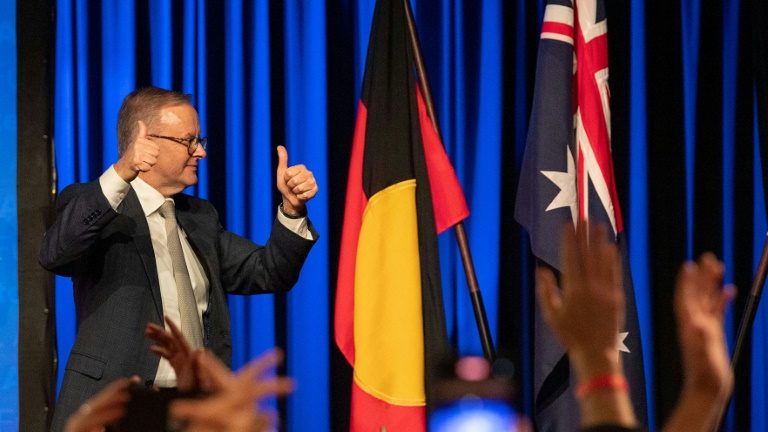 O líder da oposição australiana, o trabalhista Anthony Albanese, após a vitória eleitoral, em Sydney, em 21 de maio de 2022 - AFP