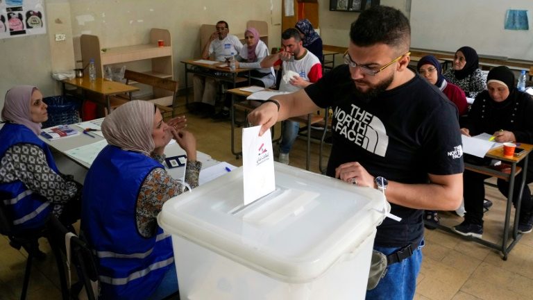 Líbano tem eleições parlamentares mas sem expectativa de grandes mudanças