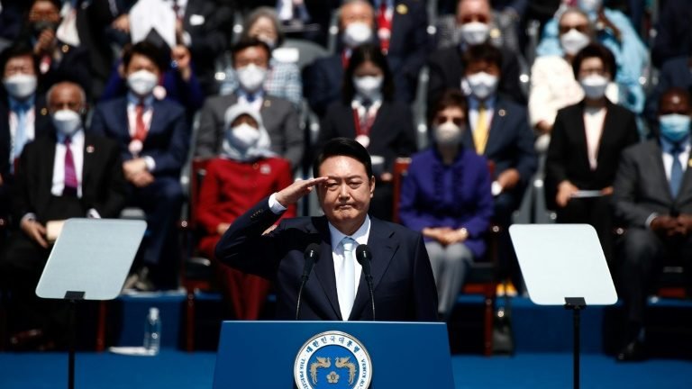 Novo presidente da Coreia do Sul assume o poder em momento de tensão com o Norte Novo presidente da Coreia do Sul assume o poder em momento de tensão com o Norte