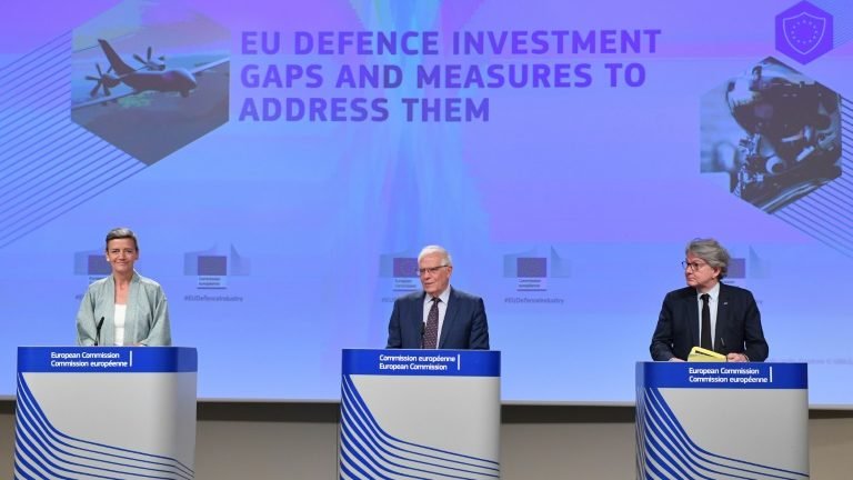 UE pede prioridade à indústria interna no esforço de se rearmar UE pede prioridade à indústria interna no esforço de se rearmar