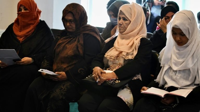 G7 condena talibãs por opressão crescente a mulheres no Afeganistão G7 condena talibãs por opressão crescente a mulheres no Afeganistão