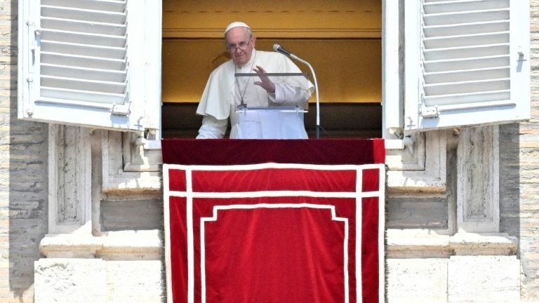 Papa acompanha ‘com atenção’ vida ‘complexa’ dos católicos na China Papa acompanha ‘com atenção’ vida ‘complexa’ dos católicos na China