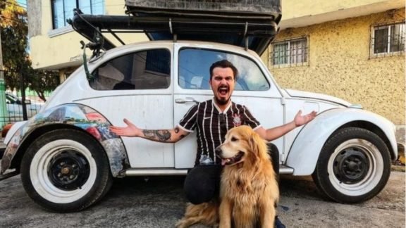Brasileiro e cão que viajavam em fusca para o Alasca morrem em acidente nos EUA Brasileiro e cão que viajavam em fusca para o Alasca morrem em acidente nos EUA