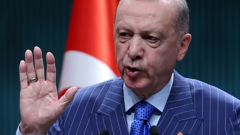 Presidente turco pede que Suécia corte ‘apoio’ a ‘grupos terroristas’