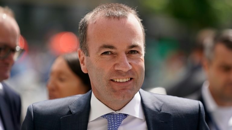 Novo líder da direita europeia apoia adesão da Ucrânia à UE Novo líder da direita europeia apoia adesão da Ucrânia à UE