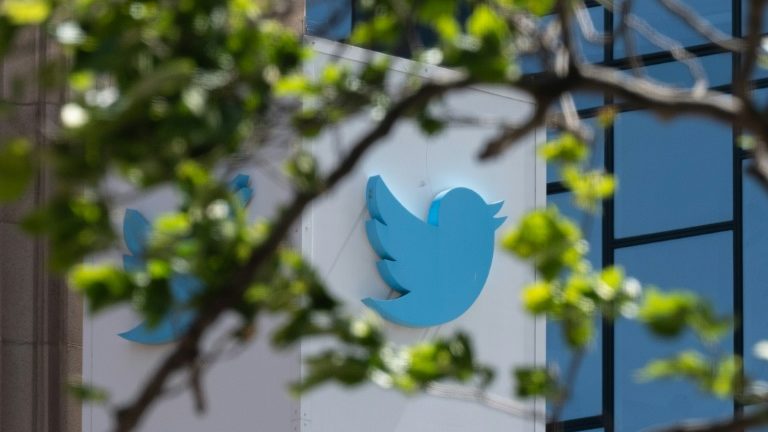 EUA multam Twitter por violação de dados confidenciais