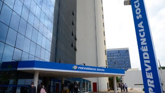 INSS vai pagar R$1,3 bilhão em atrasados de abril; veja quem recebe INSS vai pagar R$1,3 bilhão em atrasados de abril; veja quem recebe