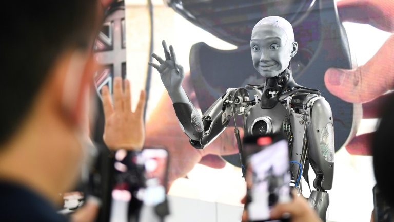 Um robô humanóide em uma exposição de tecnologia em Las Vegas em 22 de janeiro de 2022 - AFP