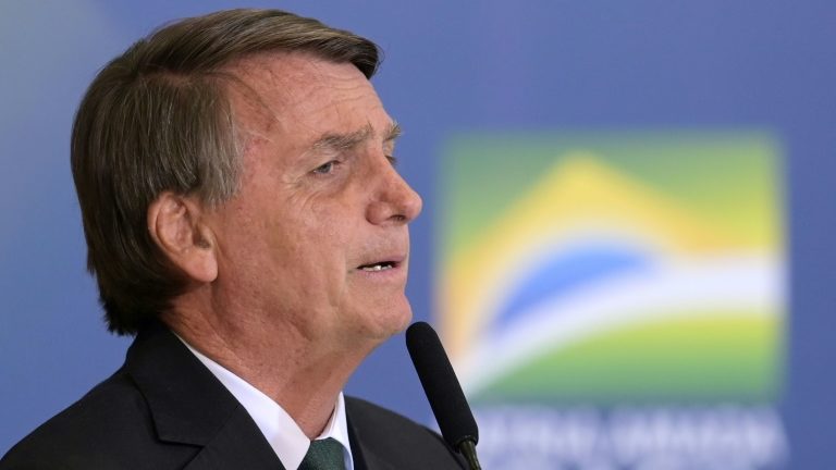 Bolsonaro dice que el regreso de la izquierda a Brasil dejará a Estados Unidos 