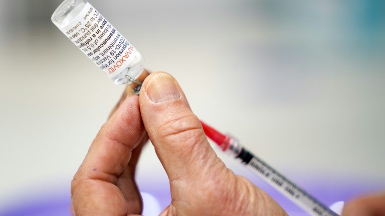 Especialistas dos EUA recomendam vacina Novavax contra Covid