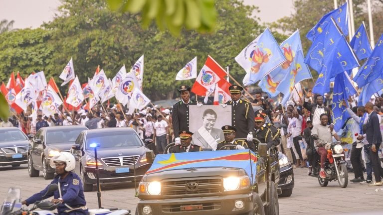 Relíquia de Lumumba chega à capital da RDCongo Relíquia de Lumumba chega à capital da RDCongo