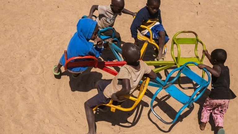 Quase 37 milhões de crianças estavam deslocadas no mundo em 2021, diz Unicef Quase 37 milhões de crianças estavam deslocadas no mundo em 2021, diz Unicef
