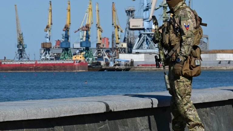 Rússia deixa sua marca com a imposição do rublo em regiões ocupadas na Ucrânia Rússia deixa sua marca com a imposição do rublo em regiões ocupadas na Ucrânia