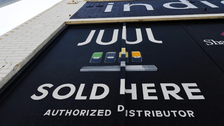 EUA retira do mercado cigarros eletrônicos da Juul Labs