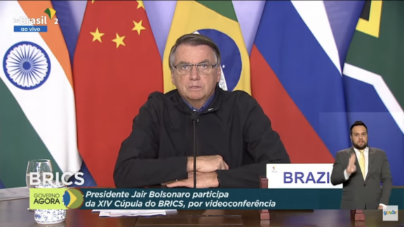 Afago a Putin e gafe: a participação de Bolsonaro em reunião do Brics Afago a Putin e gafe: a participação de Bolsonaro em reunião do Brics