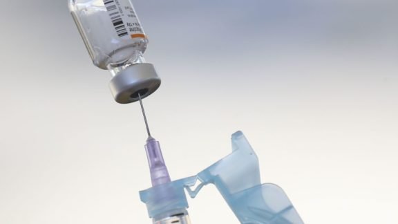 SP inicia aplicação da 4ª dose para quem tem mais de 40 a partir desta segunda (27) SP inicia aplicação da 4ª dose para quem tem mais de 40 a partir desta segunda (27)