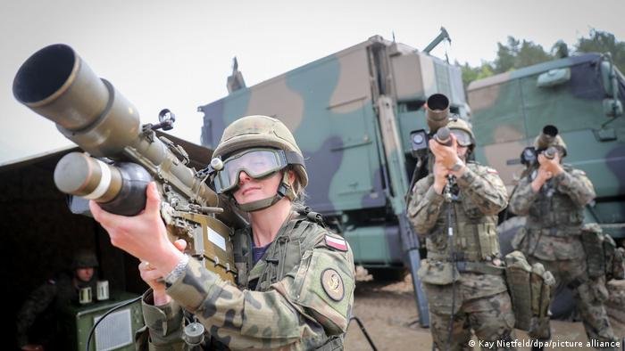 Polônia decide reforçar Exército com 15 mil soldados Polônia decide reforçar Exército com 15 mil soldados