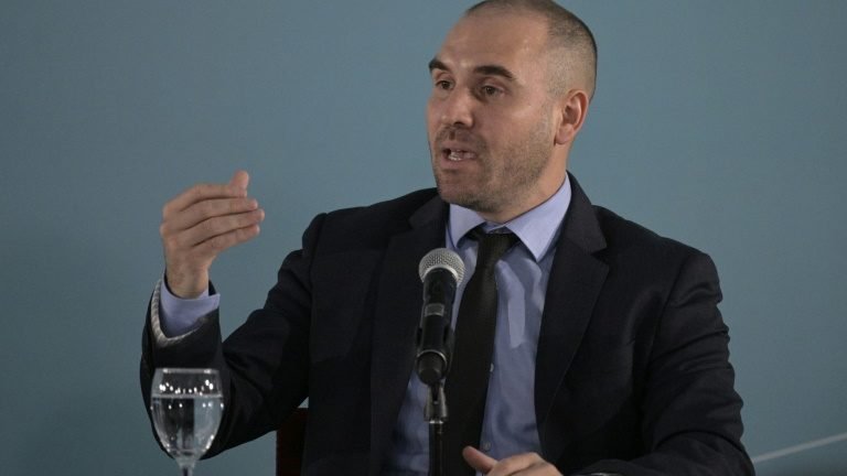Ministro da Economia argentino anuncia demissão Ministro da Economia argentino anuncia demissão