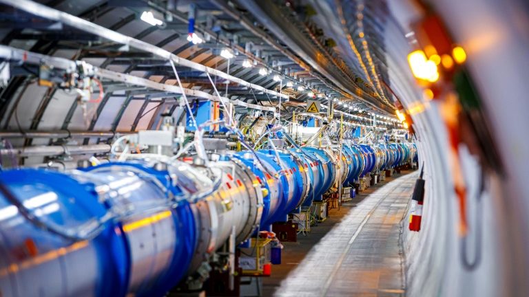 Maior acelerador de partículas decola a uma energia recorde