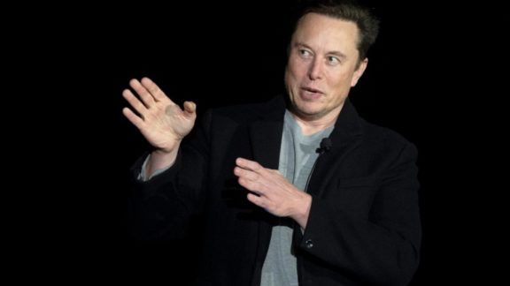 Elon Musk vende ações da Tesla por quase US$ 7 bilhões