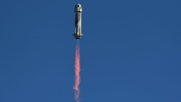 Blue Origin envia ao espaço a primeira egípcia e o primeiro português Blue Origin envia ao espaço a primeira egípcia e o primeiro português