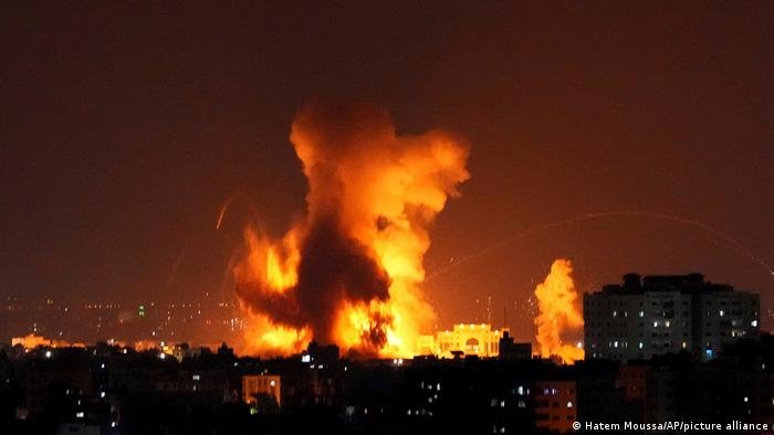 Israel intensifica bombardeios em Gaza Israel intensifica bombardeios em Gaza