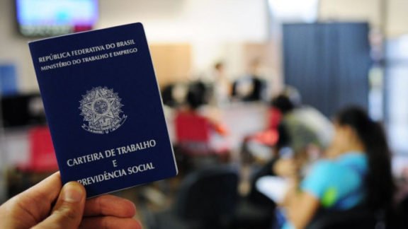 Governo paga parcela do PIS de até R$ 1.212; veja quem tem direito ao benefício Governo paga parcela do PIS de até R$ 1.212; veja quem tem direito ao benefício