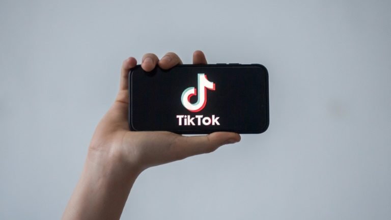 Parlamento britânico fecha conta no TikTok após protestos de deputados Parlamento britânico fecha conta no TikTok após protestos de deputados
