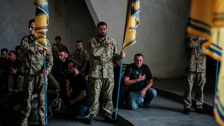 Diretora da AI na Ucrânia pede demissão após divulgação de relatório criticado por Kiev Diretora da AI na Ucrânia pede demissão após divulgação de relatório criticado por Kiev