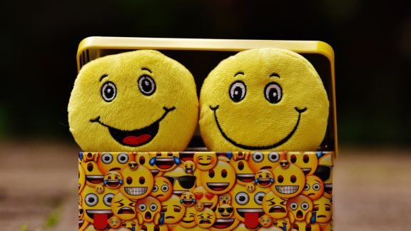 Confira emojis que devem ser evitados no trabalho, segundo pesquisa Confira emojis que devem ser evitados no trabalho, segundo pesquisa