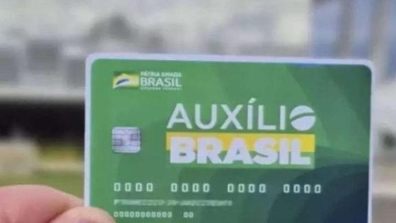 Auxílio Brasil é pago a beneficiários com NIS de final 8